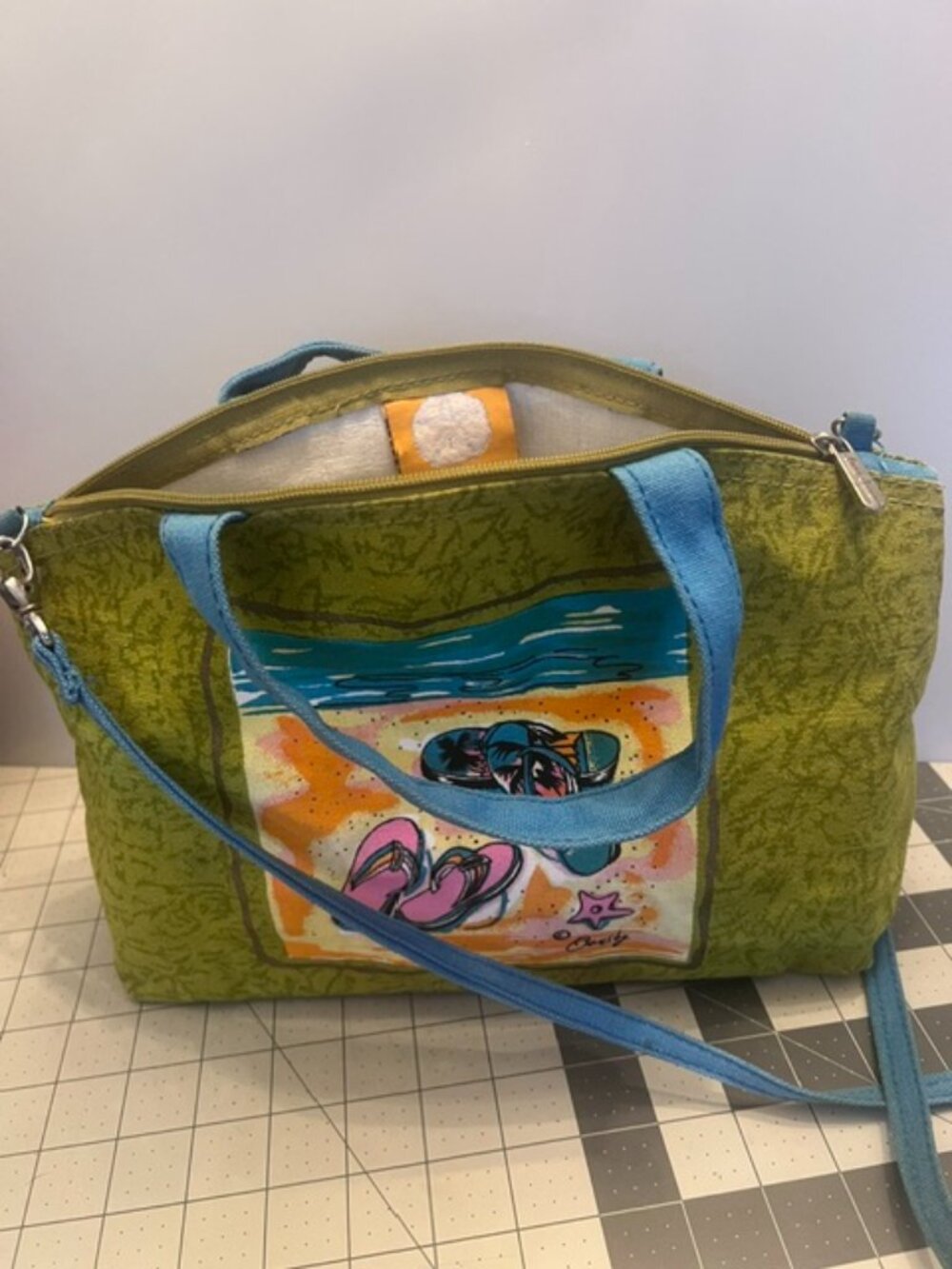 ANNE ORMSBY Sun 'N' Sand large canvas tote hand painted beach scene 14x8.5x3.5